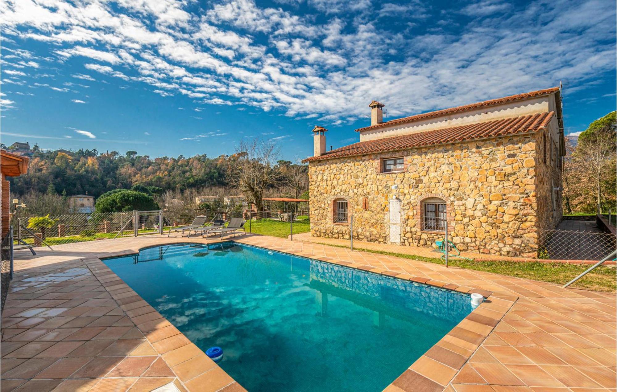 Awesome Home In Riells I Viabrea With Wifi Breda Εξωτερικό φωτογραφία