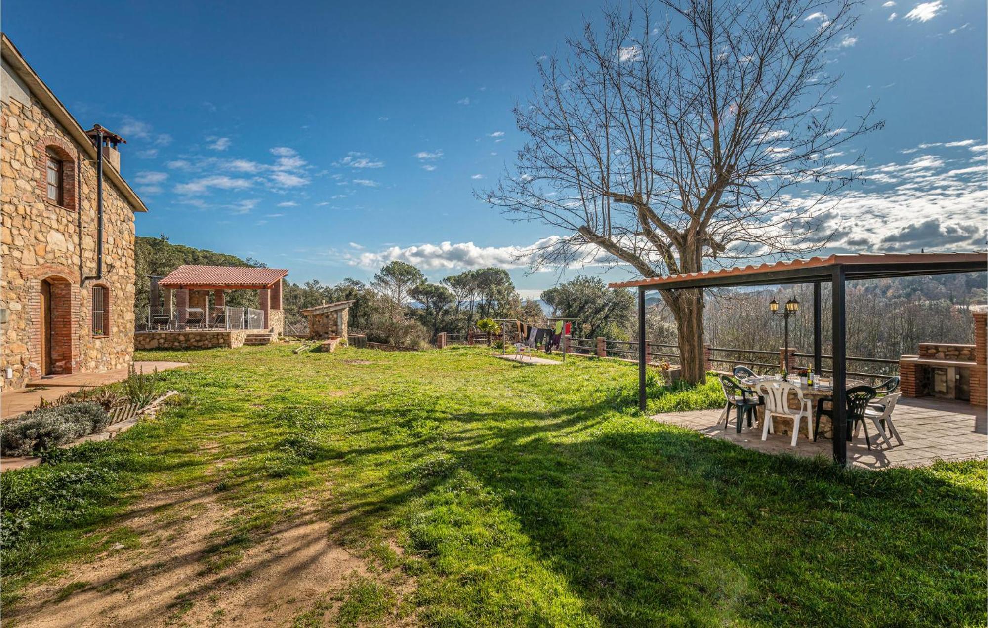 Awesome Home In Riells I Viabrea With Wifi Breda Εξωτερικό φωτογραφία